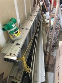 Looooonnnngggg aluminum ladder