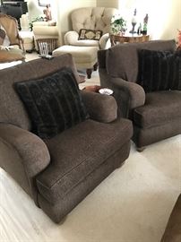 Super clean quality arm chairs