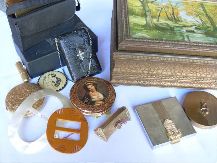 Vintage compacts and jewelry boxes