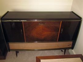 Blaupunkt Valencia Deluxe console stereo.  Mini bar with tufted walls, mirrored bottom, side storage for records, radio does not change channels, turntable works and sounds great. Cabinet in great condition.
