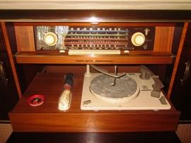 Blaupunkt Valencia Deluxe console stereo.  Mini bar with tufted walls, mirrored bottom, side storage for records, radio does not change channels, turntable works and sounds great. Cabinet in great condition.
