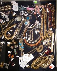 Costume jewelry (some gold)