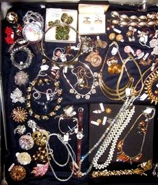 Costume jewelry (some gold)