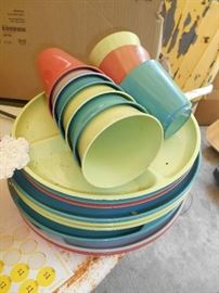 PICNIC PATIO DISH SETS 