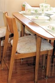 Drexel drop leaf table