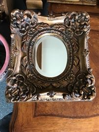 Decorative Bevelled Goldtone Mirror.