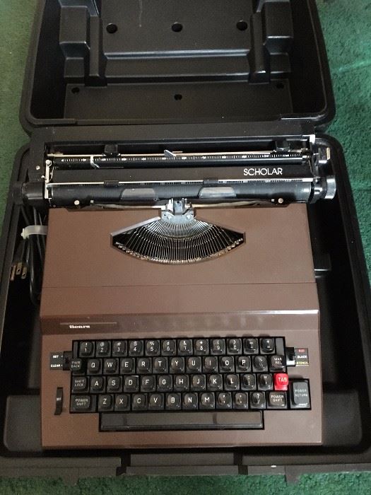 Vintage Scholar typewriter