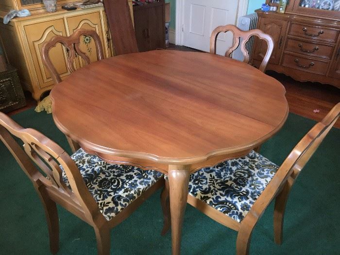 Beautiful vintage maple table with several leaves and matching upholstered chairs