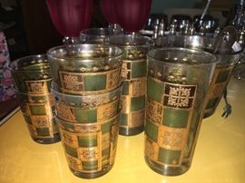  Lots of vintage dishware 