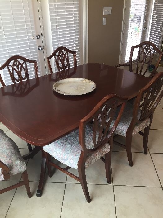 Vintage Duncan Phyfe style dining table with six side chairs 