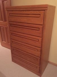 6  drawer oak chest of drawers 