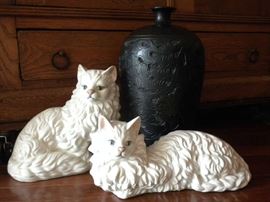 POTTERY CATS & VASE