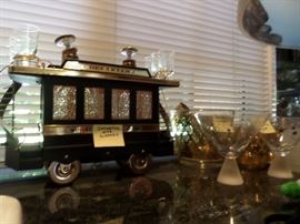 Railroad  car holds decanters (2) & shot glasses (5)