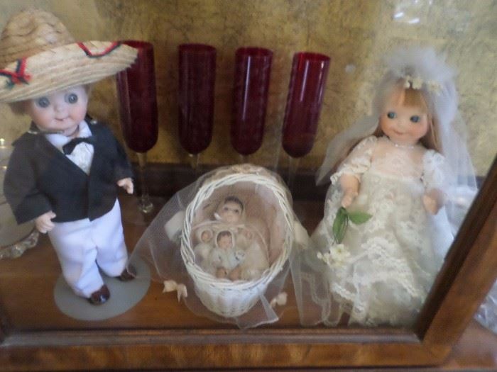 Vintage dolls, bride and groom