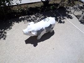 Garden pig statue