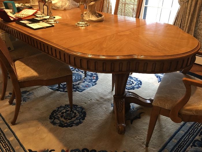 Nice traditional dining table 
