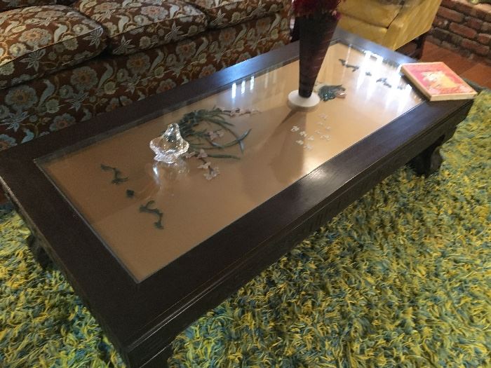 Chinese coffee table with jade decoration 