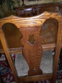 Beautiful solid wood table and 6 chairs, great neutral paisley design upholstered seats