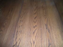 Beautiful solid wood table and 6 chairs, great neutral paisley design upholstered seats