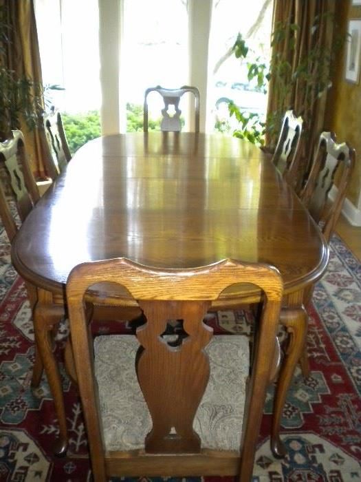 Beautiful solid wood table and 6 chairs, great neutral paisley design upholstered seats