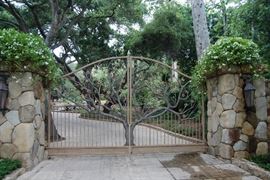 THIS IS THE GATE YOU WILL WALK IN TO COME TO THE SALE.