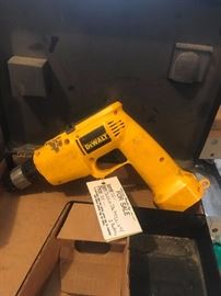 #75 Dewalt DW 945 drill w/battery $35
