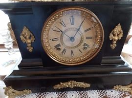 Mantel clock