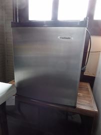 Dorm refrigerator