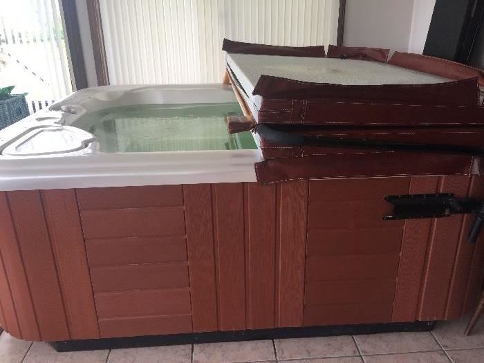 Hot Springs hot tub jacuzzi - $1200 may be purchased before sale at asking price
