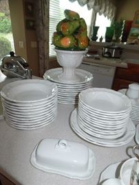 set of dishes-for 12