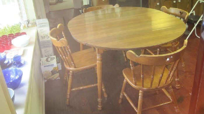 Tell City 'Andover' table/4 chairs - (3 leaves for table) 