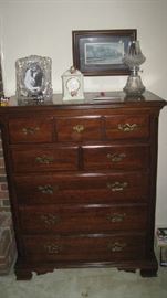 Thomasville chest of drawers- part of Thomasville bedroom suite- bed and dresser