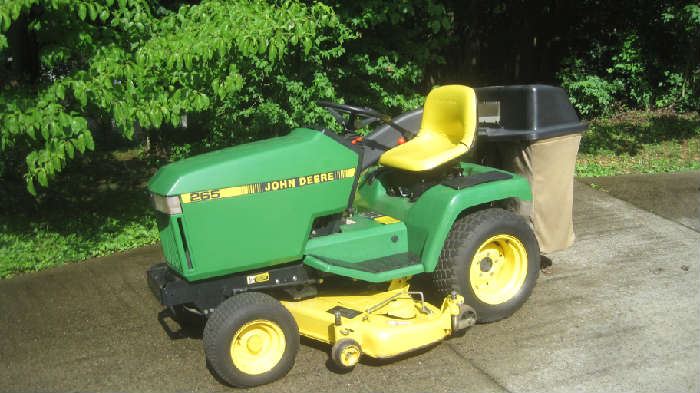 John Deere 265 lawn tractor- one owner, garaged