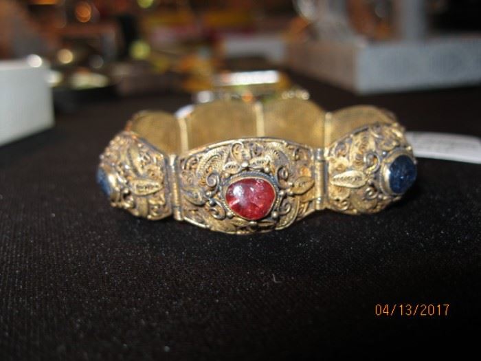 Cabochon stone wire bracelet