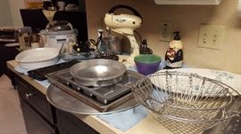 Assorted Kitchen Items