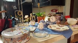 Assorted Kitchen Items