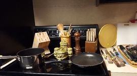 Assorted Kitchen Items