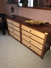 CUSTOM HAND-CRAFTED MODERN STYLE SOLID WOOD
BEDROOM SET- ASKING $2,800
INCLUDES:
LONG 8 DRAWER DRESSER (SOFT CLOSE DRAWERS)
HANGING MIRROR
TWO NIGHTSTANDS
KING SIZE HEADBOARD
MSRP $7,800