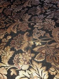 BEAUTIFUL JACQUARD KING SIZE FLORAL COMFORTER SET -ASKING $400
MSRP $879