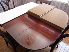 Custom magnetic table pads