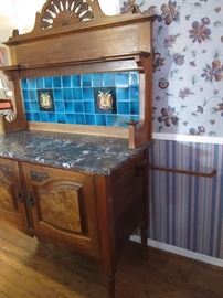 swinging linen holder