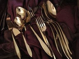 DIRILYTE REGAL FLATWARE SET.