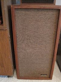 Set Of Realistic Optimus-1B Vintage Speakers.