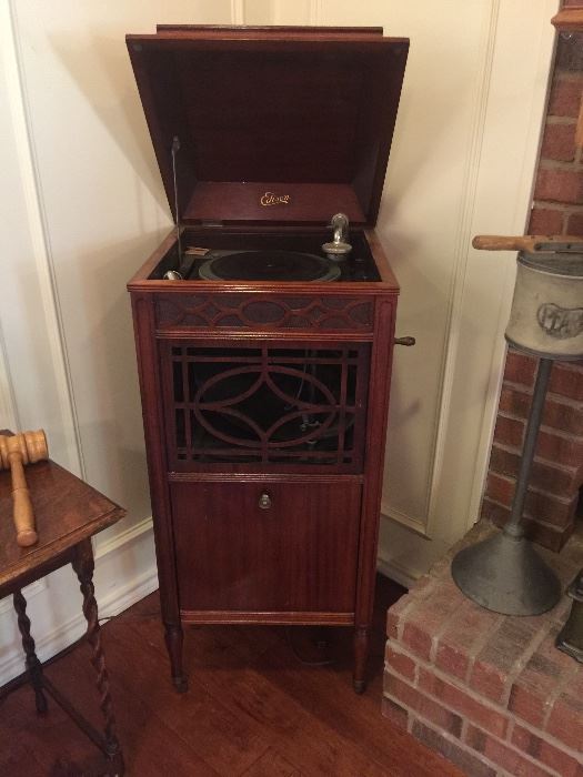Edison Victrola, records are included. Works!