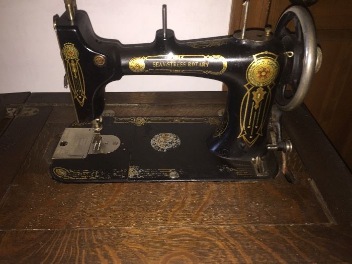 SEAMSTRESS ROTARY SEWING MACHINE IN WOOD CABINET 