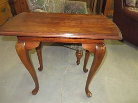 SIDE TABLE ON CABRIOLE LEGS
