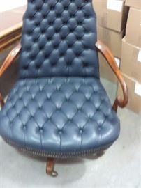 FINE TUFTED LEATHER DESK CHAIR
