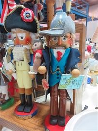 TEDDY ROOSEVELT NUTCRACKER   STEINBACK 
GEORGE WASHINGTON  NUTCRACKER   STEINBACK 
