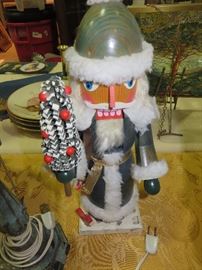   NUTCRACKER  GREEN SANTA  MADE IN GERMANY
