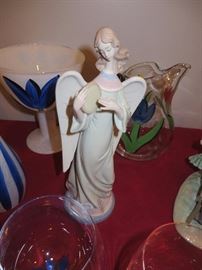 LLARDO "ANGEL W/ TAMBOURINE" 5950 
